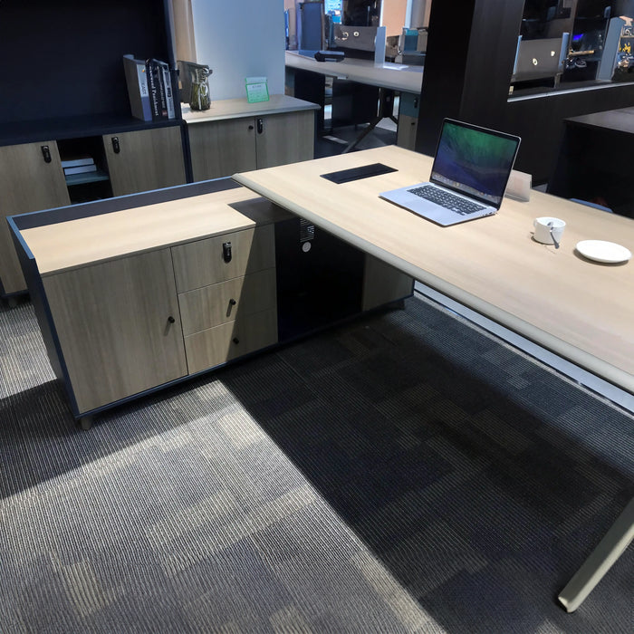Arcadia 时尚专业米色棕褐色和蓝色行政 L 形办公桌，带抽屉和存储空间，适合家庭和商业使用，配有回程桌、电缆管理、密码锁和宽敞的设计