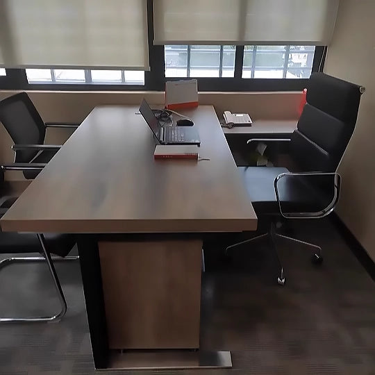 Arcadia 中型高端黑色/棕色节省空间行政个人和专业家庭办公桌，带隐私斜面和电线管理